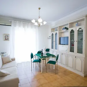 A Casa Di Rossella , Aeroporto di Catania Fontana Rossa Italia